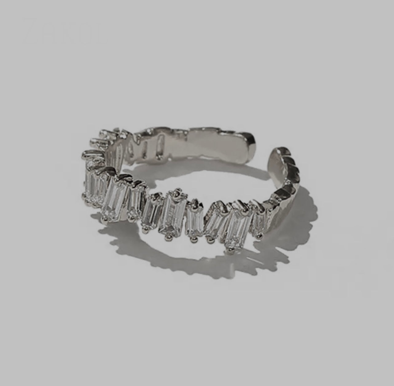 Romantic Baguette band ring