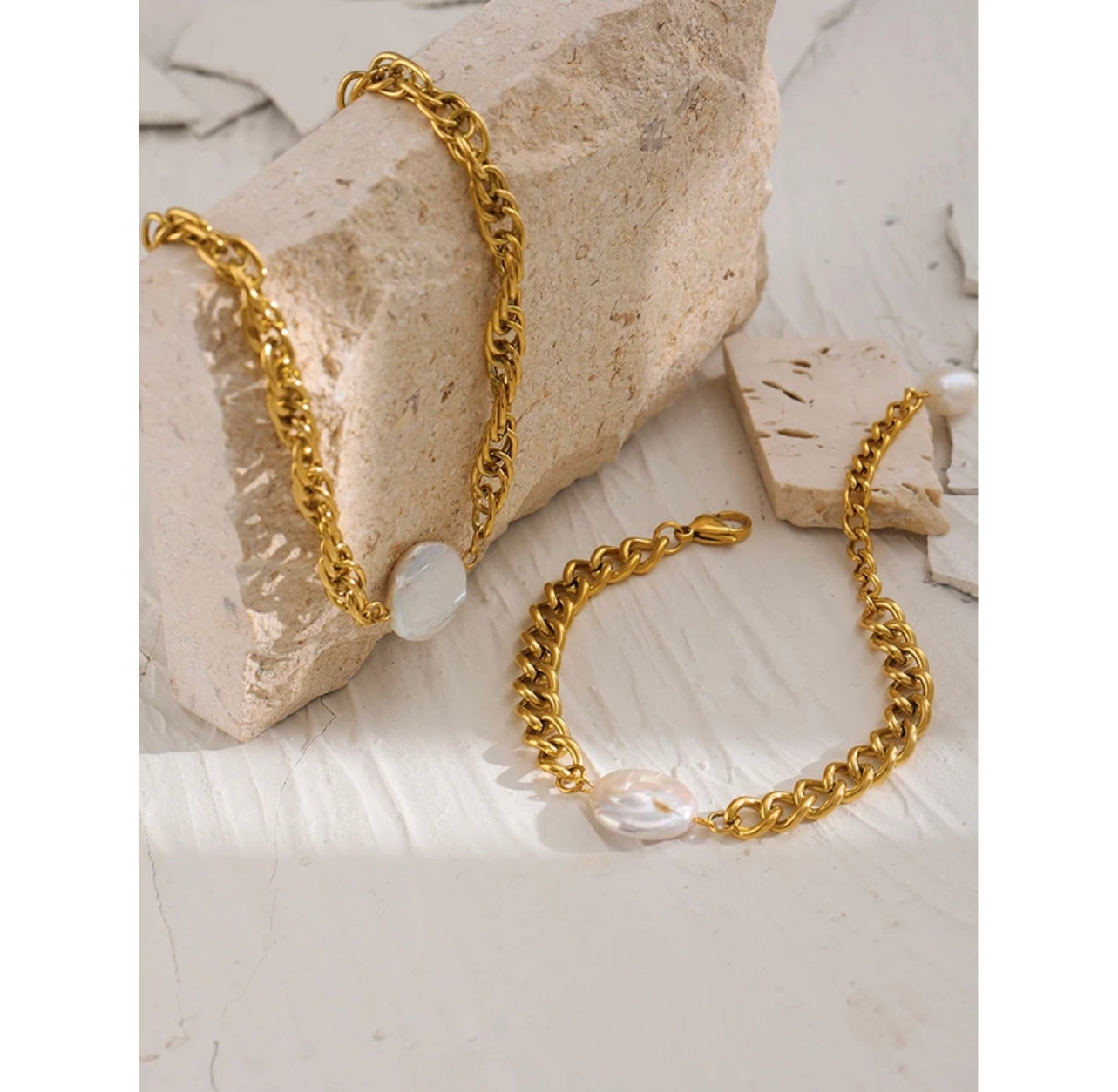Flat pearl gold necklace