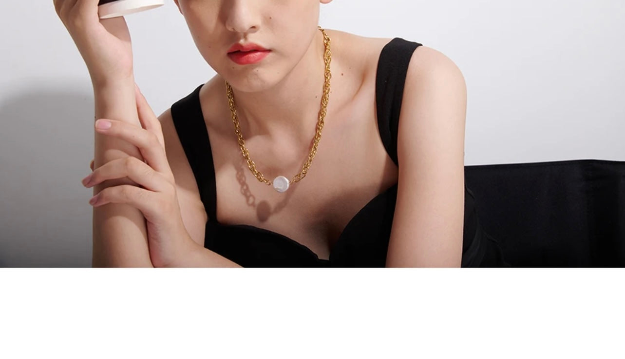 Flat pearl gold necklace