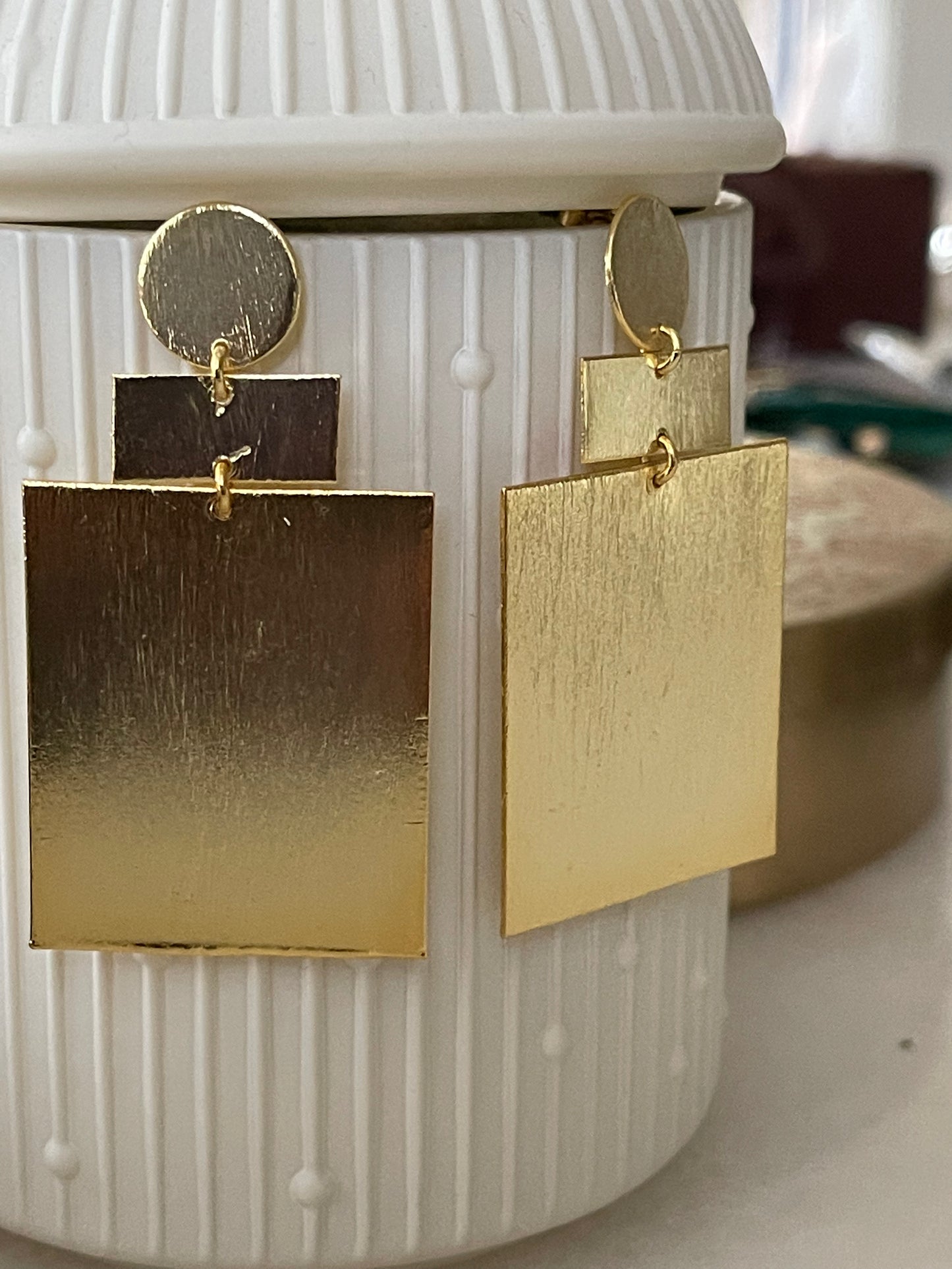 Sara gold brushed gold earrings