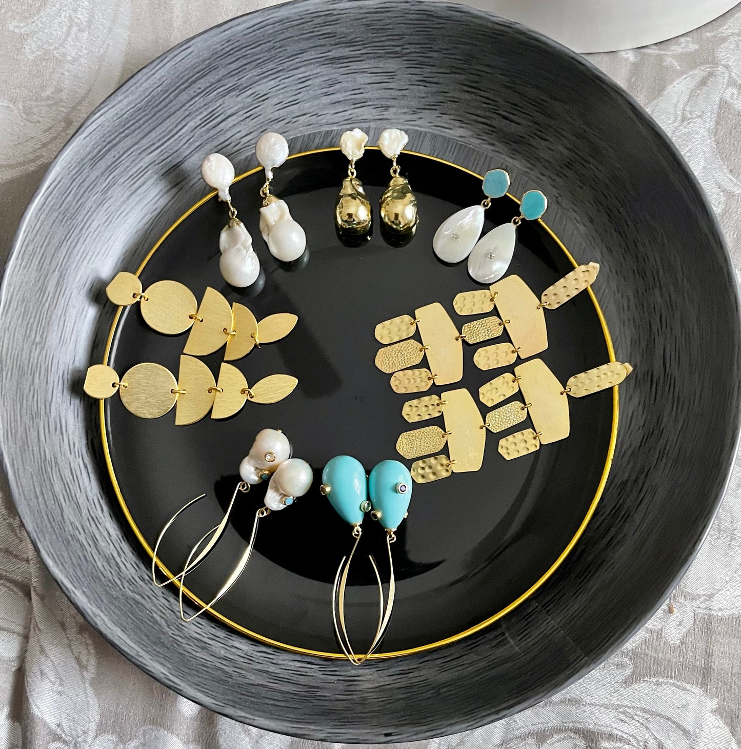 Gorgeous Re Dangle earrings