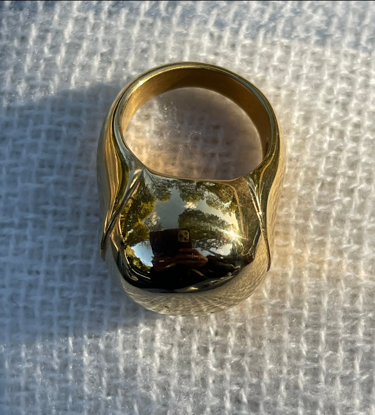 Radiant round Gold ring