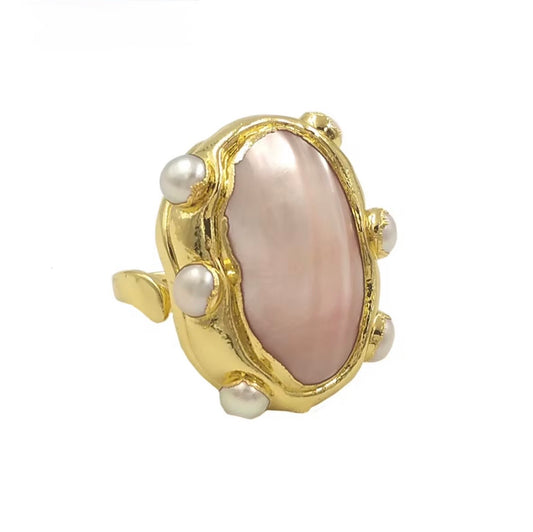 Big and bold 6 Pearl ring
