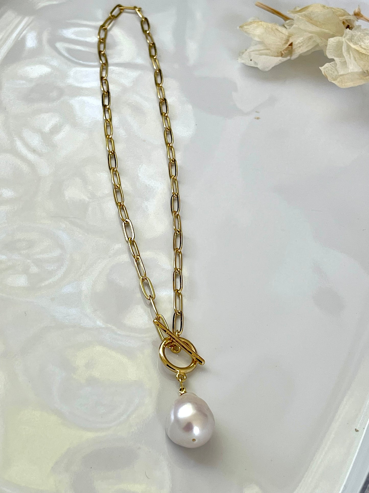 Pearl gold necklace