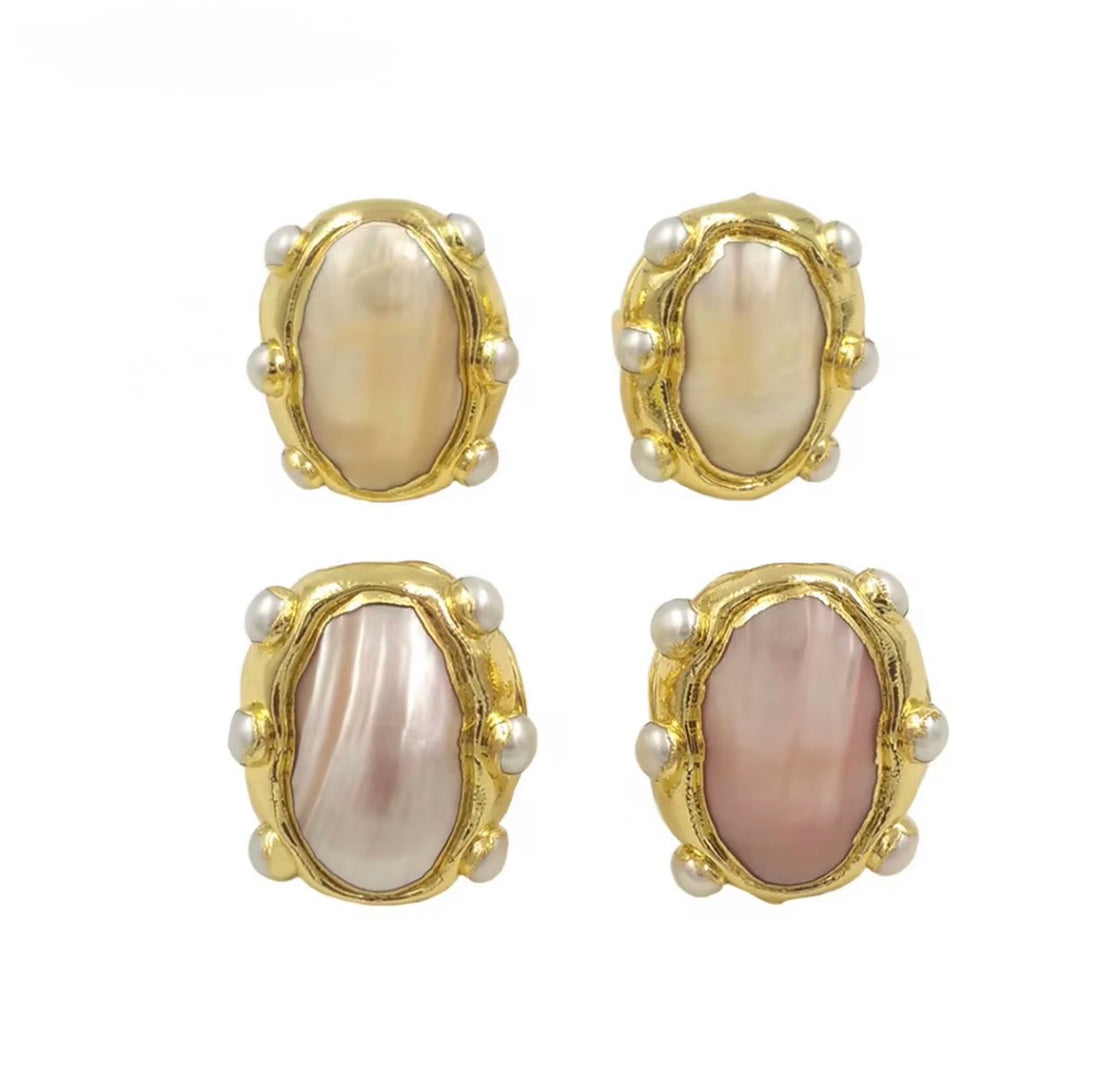 Big and bold 6 Pearl ring