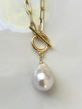 Pearl gold necklace
