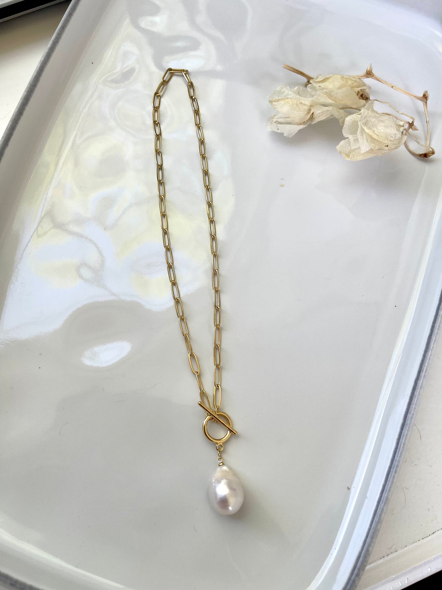 Pearl gold necklace