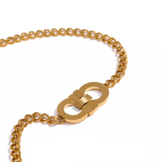 Cama gold necklace