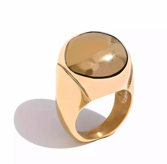 Radiant round Gold ring