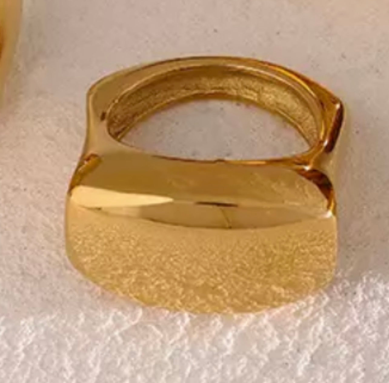 Radiant rectangular block Gold ring