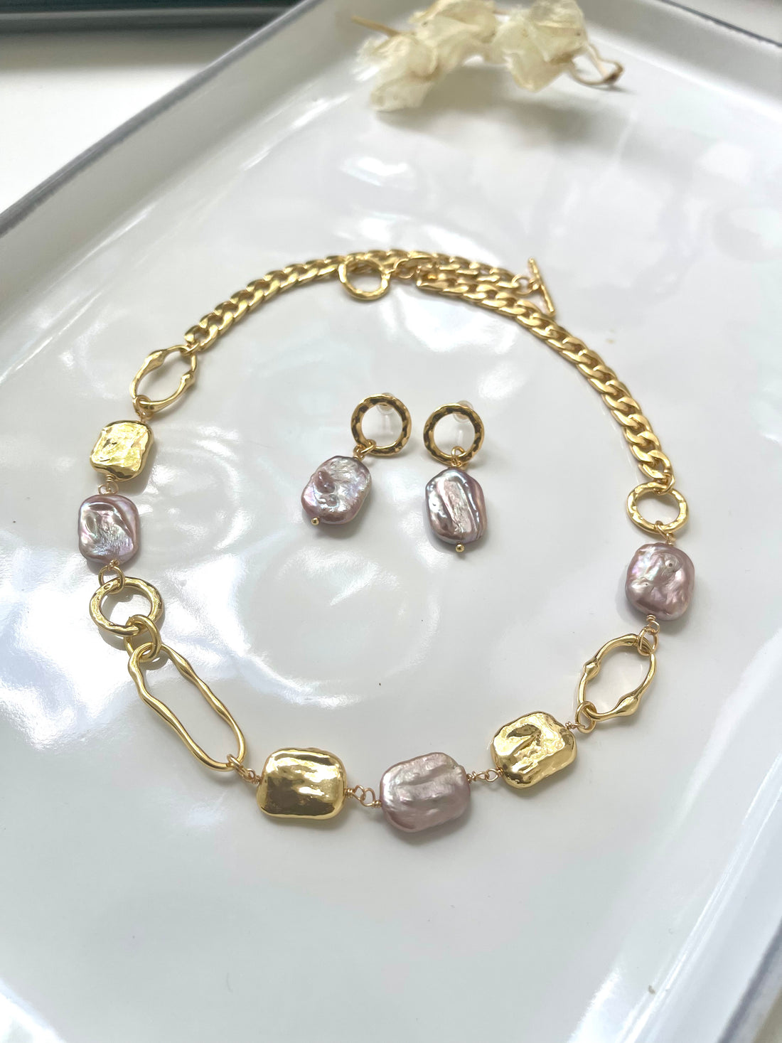 Vivian Natural flat freshwater and gold chain Necklace and earrings